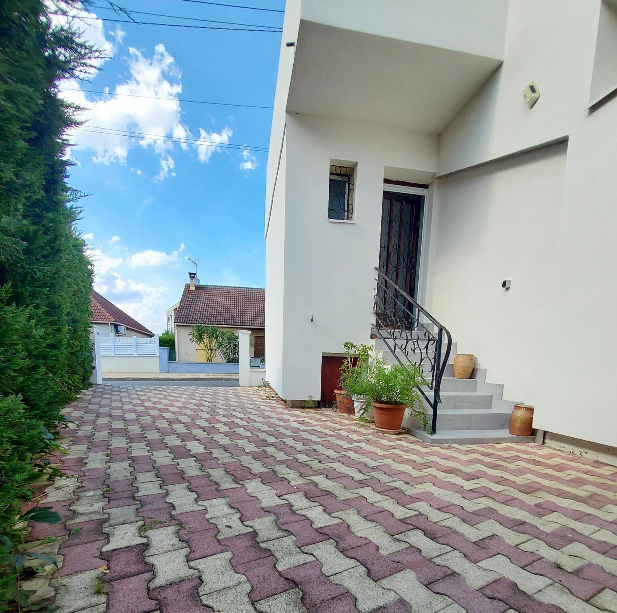 Appartement Meuble Avec Deux Chambres Moulins  Kültér fotó
